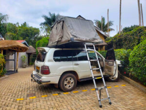 toyota-land-cruiser-v8-with-rooftop-tent-car-rental-congo