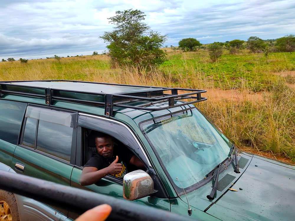 car-rental-congo-with-a-driver-guide